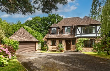 Property Bee - Ackrells Mead, Little Sandhurst, Berkshire, GU47