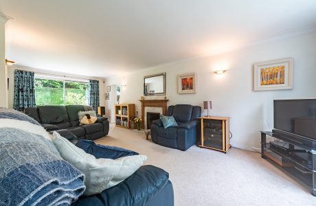 Property Bee - Ackrells Mead, Little Sandhurst, Berkshire, GU47