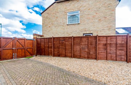 Property Bee - Giffard Drive, Farnborough, GU14
