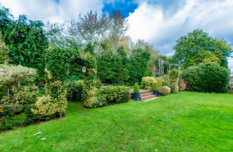 Property Bee - Giffard Drive, Farnborough, GU14