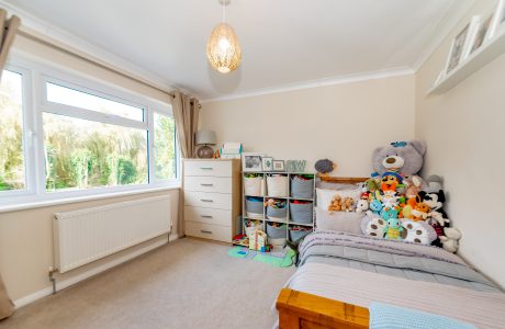 Property Bee - Giffard Drive, Farnborough, GU14