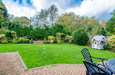 Property Bee - Giffard Drive, Farnborough, GU14