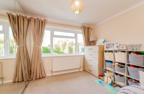 Property Bee - Giffard Drive, Farnborough, GU14