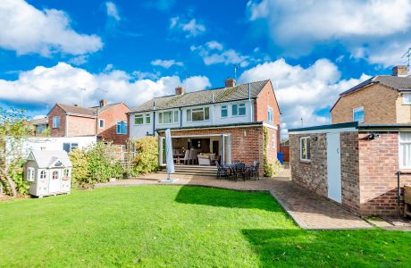 Property Bee - Giffard Drive, Farnborough, GU14