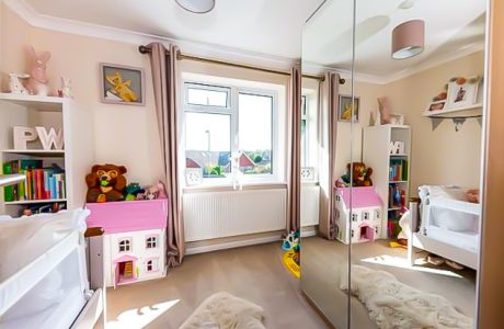 Property Bee - Giffard Drive, Farnborough, GU14
