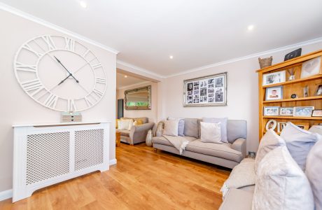 Property Bee - Giffard Drive, Farnborough, GU14