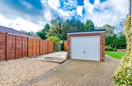 Property Bee - Giffard Drive, Farnborough, GU14