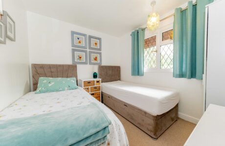 Property Bee - Coleridge Avenue, Yateley, Hampshire, GU46