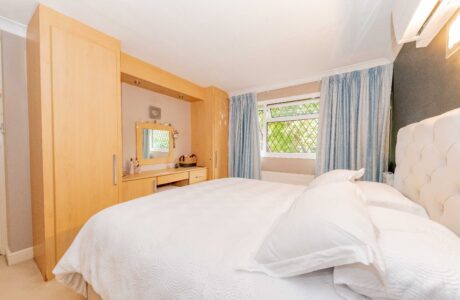 Property Bee - Coleridge Avenue, Yateley, Hampshire, GU46