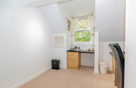 Property Bee - Coleridge Avenue, Yateley, Hampshire, GU46