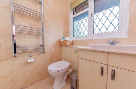 Property Bee - Coleridge Avenue, Yateley, Hampshire, GU46