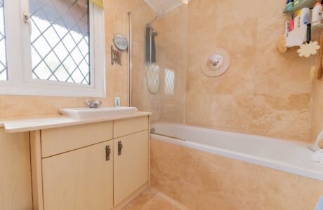 Property Bee - Coleridge Avenue, Yateley, Hampshire, GU46