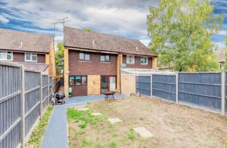 Property Bee - Coleridge Avenue, Yateley, Hampshire, GU46