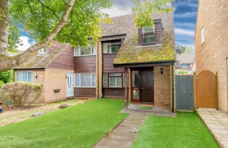 Property Bee - Coleridge Avenue, Yateley, Hampshire, GU46