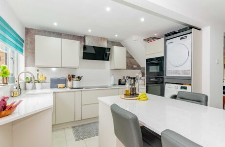 Property Bee - Coleridge Avenue, Yateley, Hampshire, GU46