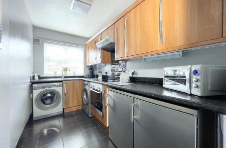 Property Bee - Fairway Court, Binfield Road, Bracknell, Berkshire