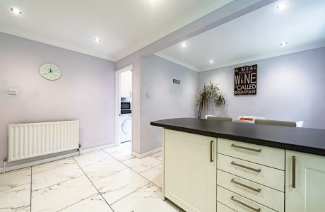 Property Bee - Ackrells Mead, Little Sandhurst, Berkshire, GU47