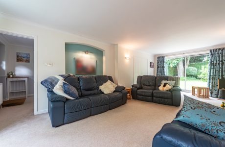 Property Bee - Ackrells Mead, Little Sandhurst, Berkshire, GU47