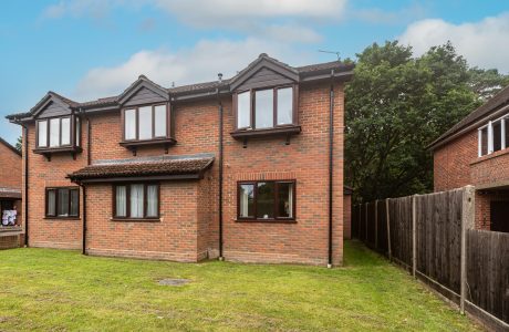 Property Bee - St. Michaels Close, Fleet, Hampshire, GU51