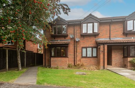 Property Bee - St. Michaels Close, Fleet, Hampshire, GU51