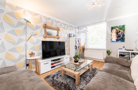 Property Bee - Maple Close, Blackwater, GU17