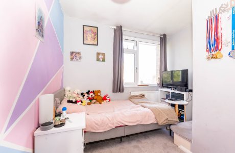 Property Bee - Maple Close, Blackwater, GU17