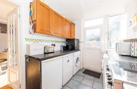 Property Bee - Maple Close, Blackwater, GU17