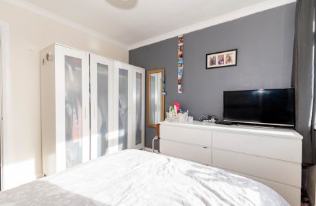 Property Bee - Maple Close, Blackwater, GU17