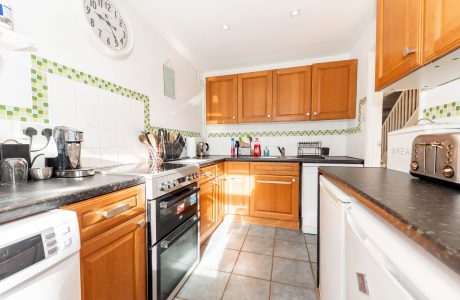 Property Bee - Maple Close, Blackwater, GU17