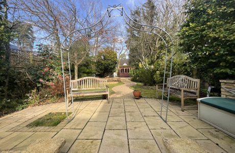 Property Bee - Hatch Ride, Crowthorne, Berkshire