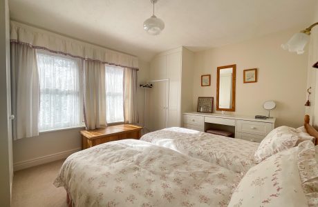 Property Bee - Hatch Ride, Crowthorne, Berkshire