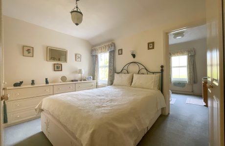 Property Bee - Hatch Ride, Crowthorne, Berkshire