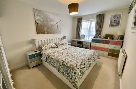 Property Bee - Fleming Place, Bracknell, Berkshire