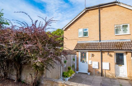 Property Bee - Coxmoor Close, Church Crookham, Hampshire, GU52