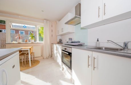 Property Bee - Coxmoor Close, Church Crookham, Hampshire, GU52