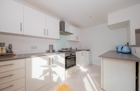 Property Bee - Coxmoor Close, Church Crookham, Hampshire, GU52