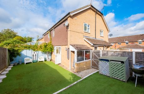 Property Bee - Coxmoor Close, Church Crookham, Hampshire, GU52