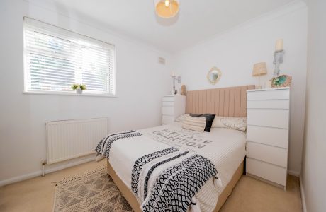 Property Bee - Coxmoor Close, Church Crookham, Hampshire, GU52
