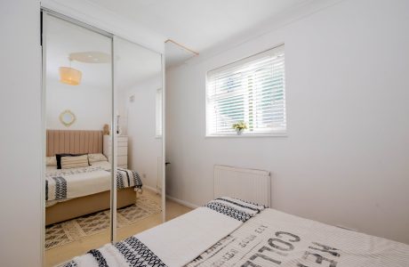 Property Bee - Coxmoor Close, Church Crookham, Hampshire, GU52