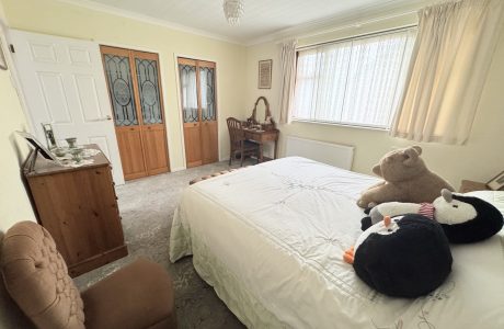 Property Bee - Cobs Way, New Haw, Addlestone, Surrey