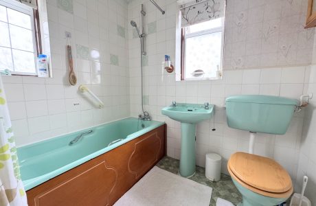 Property Bee - Cobs Way, New Haw, Addlestone, Surrey