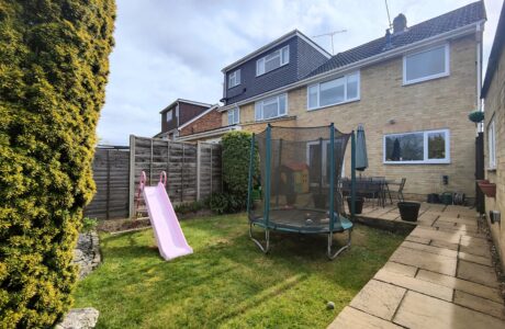 Property Bee - Farm View, Yateley, Hampshire, GU46