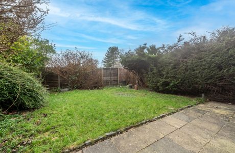 Property Bee - Griffon Close, Farnborough, Hampshire, GU14