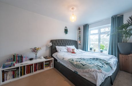 Property Bee - Griffon Close, Farnborough, Hampshire, GU14