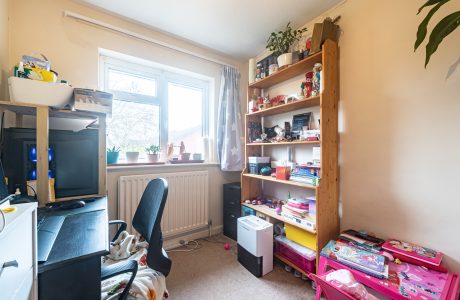 Property Bee - Griffon Close, Farnborough, Hampshire, GU14