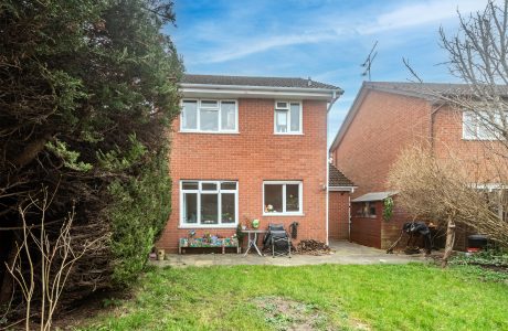 Property Bee - Griffon Close, Farnborough, Hampshire, GU14