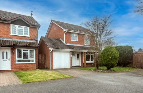 Property Bee - Griffon Close, Farnborough, Hampshire, GU14