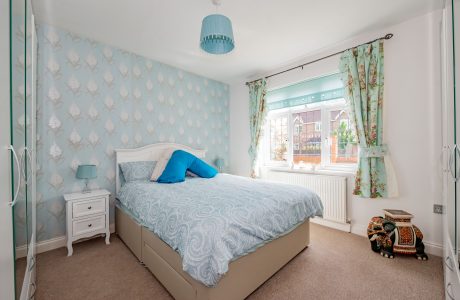 Property Bee - Sandhurst Road, Yateley, Hampshire, GU46