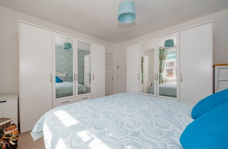 Property Bee - Sandhurst Road, Yateley, Hampshire, GU46