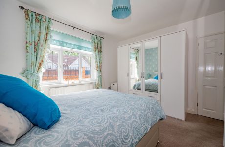 Property Bee - Sandhurst Road, Yateley, Hampshire, GU46